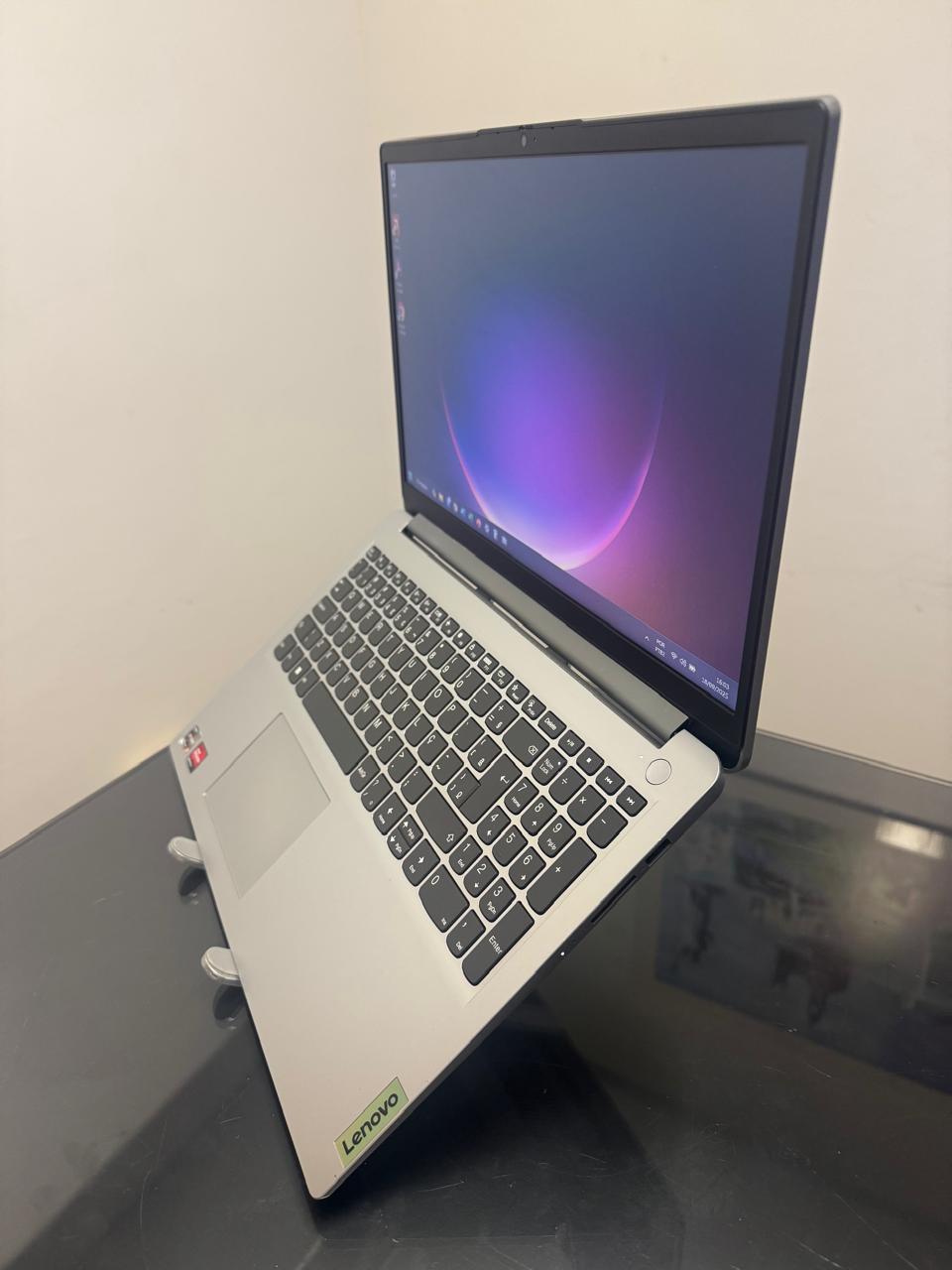 Notebook Lenovo ideapad 1 - Ryzen 7 - 20GB Ram - SSD 512GB Nvme - Amd Radeon 2GB - Imagem 4
