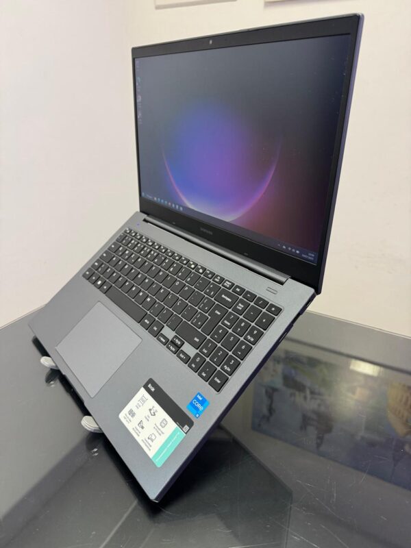Samsung Book - i5-11°Geração - 12GB Ram - SSD 256GB Nvme - Tela 15.6 - Intel Iris Xe - Image 4