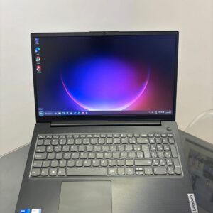 Lenovo v15 - i7-12°Geração - 16GB Ram - SSD 512GB Nvme - Rede 5G - Intel Iris XE - Completo