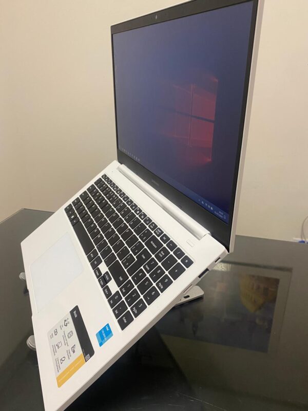 Samsung - Intel 11°Geração - 4GB Ram - SSD 256GB Nvme - Rede 5G - Tela 15,6 - Completo - Image 3