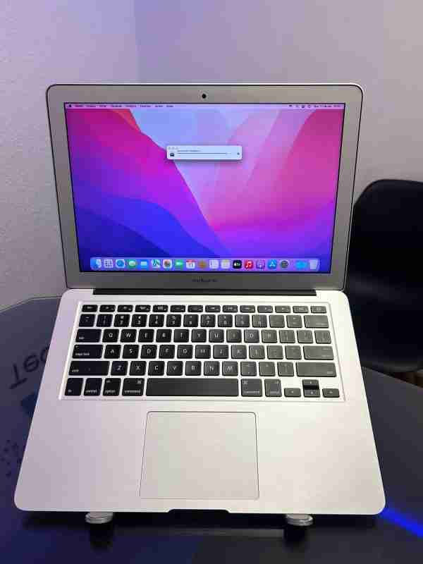 Macbook Air Silver - Core i5 - 8GB Ram - SSD 128GB Nvme - Rede 5G - Completo