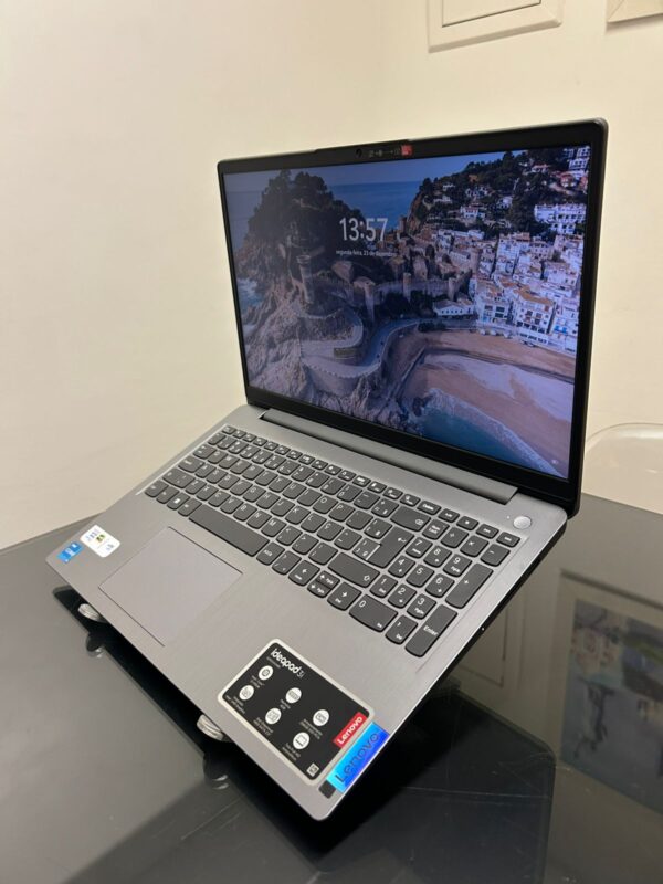 Lenovo - i3-11°Geração - 8GB Ram - SSD 256GB Nvme - Rede 5G - Completo