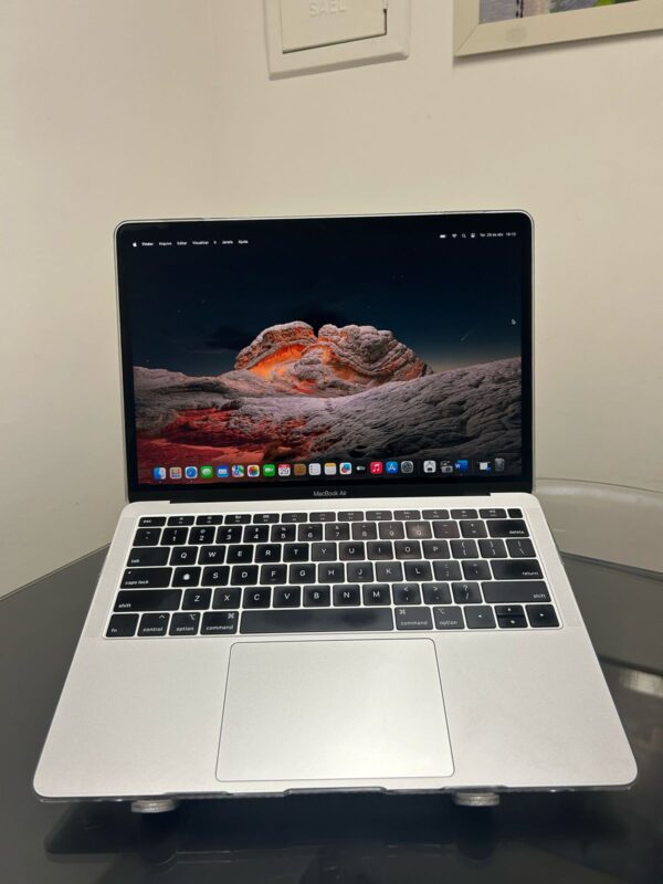 Macbook Air Retina - Core i5 - 8GB Ram - SSD 256GB Nvme - Rede 5G - Completo