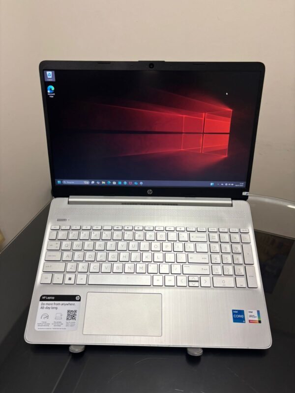HP - i5-11°Gen - 8GB Ram - SSD 256GB - Rede 5G - Bluetooth - Completo
