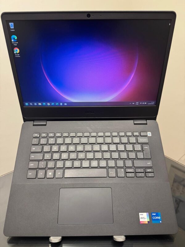Dell Vostro 3400 - i5-11°Gen - 8GB Ram - SSD 256GB Nvme - Biometria - Intel Iris XE - Completo