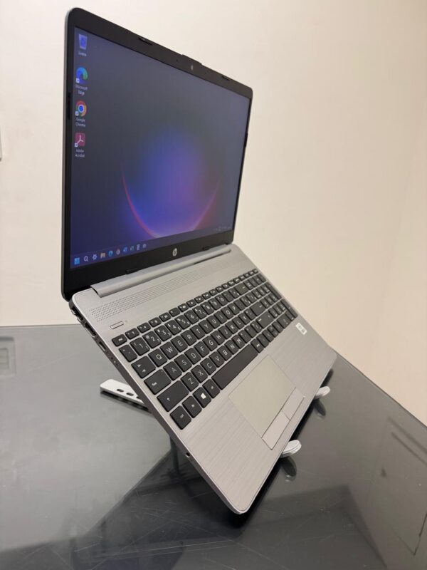 HP - i5-10°Gen - 8GB Ram - SSD 256GB - Rede 5G - Bluetooth - Tela 15.6 - Completo - Image 3