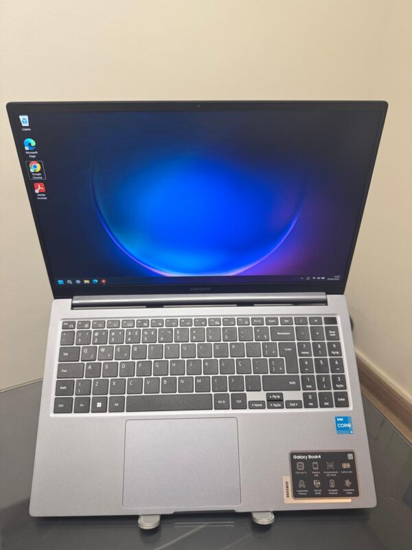 Samsung - Galaxy Book 4 - i3-13°Geração - 12GB Ram - SSD 256GB Nvme - Rede 5G - Completo