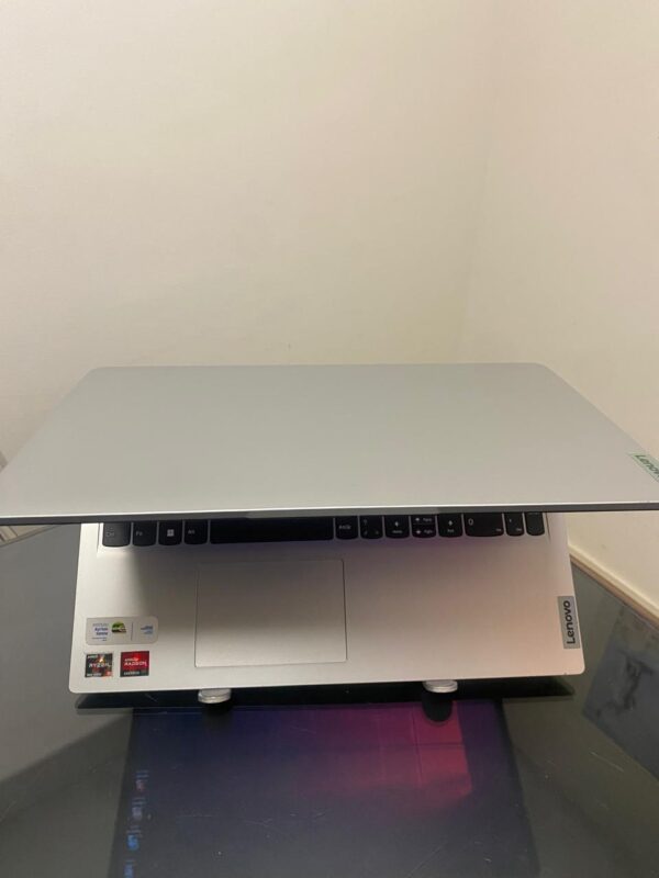 Lenovo Idealpad 1 - Ryzen 5-7520U - 8GB Ram - SSD 256GB - Rede 5G - Radeon 2GB Dedicada - Image 5