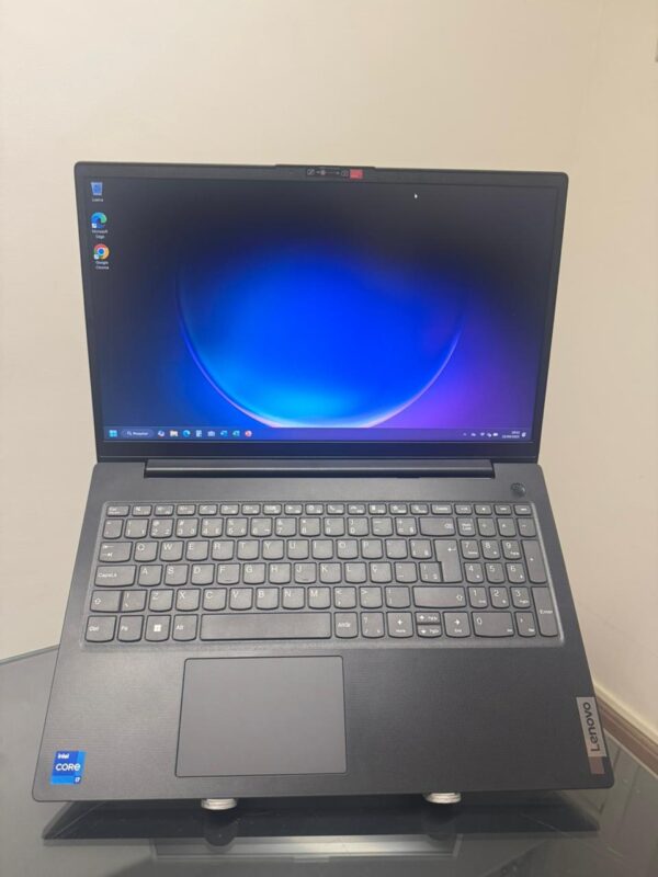 Lenovo V15 - i7-13°Gen - 16GB Ram - SSD 512GB Nvme - Rede 5G - Intel Iris Xe - Completo