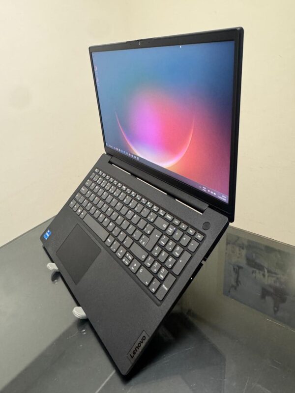 Lenovo V15 - i5-12°Gen - 16GB Ram - SSD 256GB Nvme - Rede 5G - Intel Iris Xe - Completo - Image 3