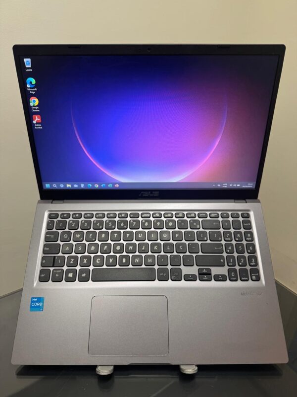 Asus Vivobook - i3-11°Gen - 8GB Ram - SSD 256GB Nvme - Rede 5G - Tela 15.6 - Completo
