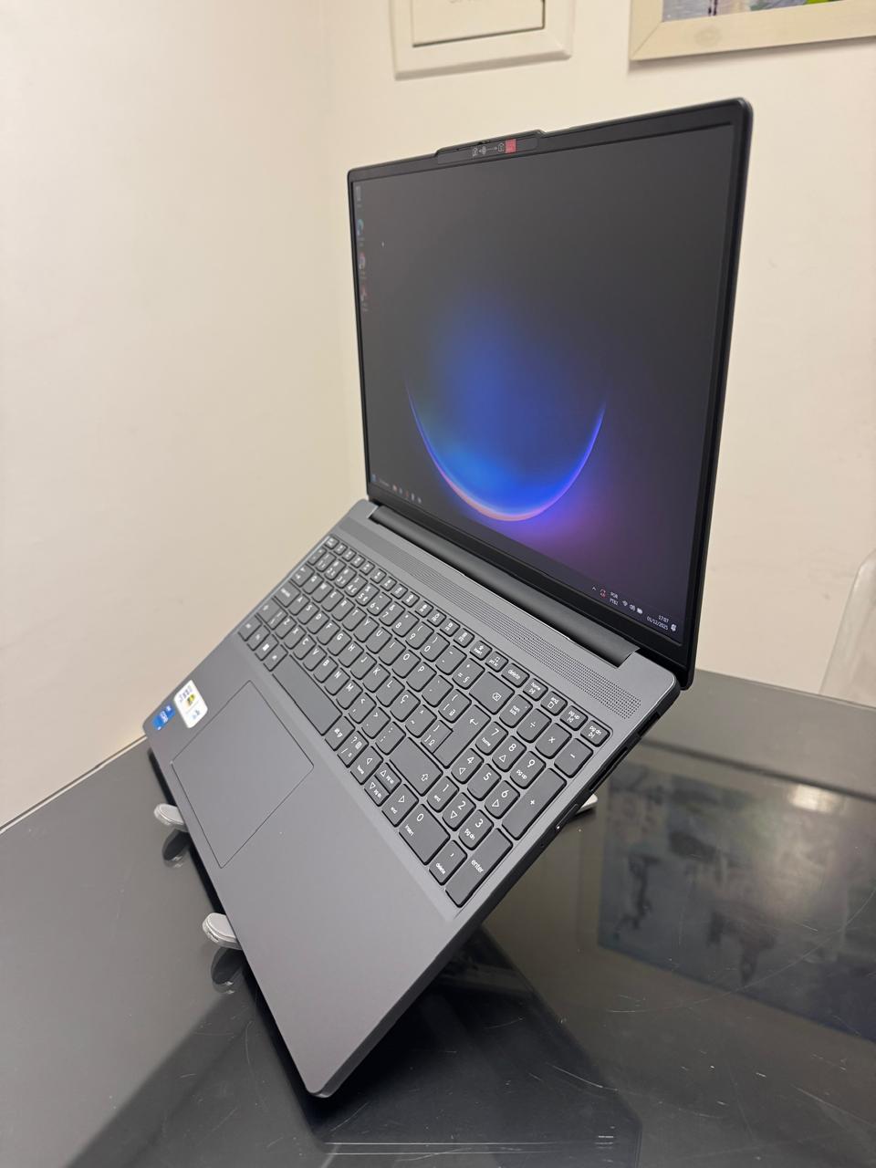 Lenovo Slim 3 - i5-13°Geração - 16GB Ram - SSD 256GB Nvme - Rede 5G - FULL HD - Completo - Imagem 4