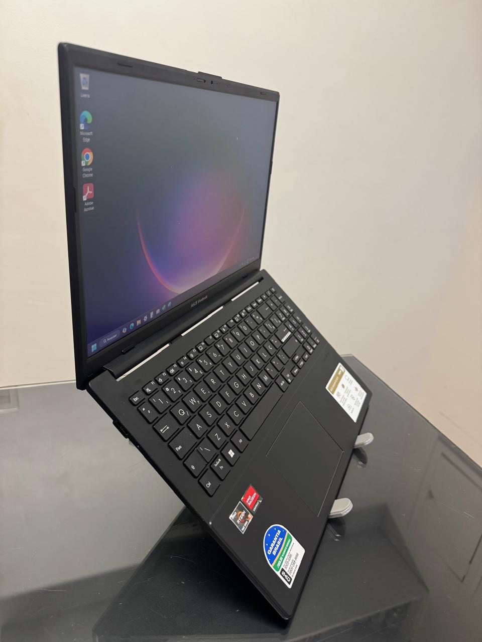 Asus - Ryzen 3 Serie 7 - 4GB Ram DDR5 - SSD 256GB Nvme - Rede 5G - Amd Radeon - Completo - Imagem 3