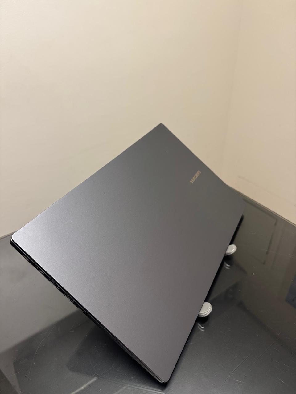 Notebook Samsung Galaxy Book 4 - i3-13°Gen - 8GB Ram - SSD 256GB Nvme - Completo - Imagem 5