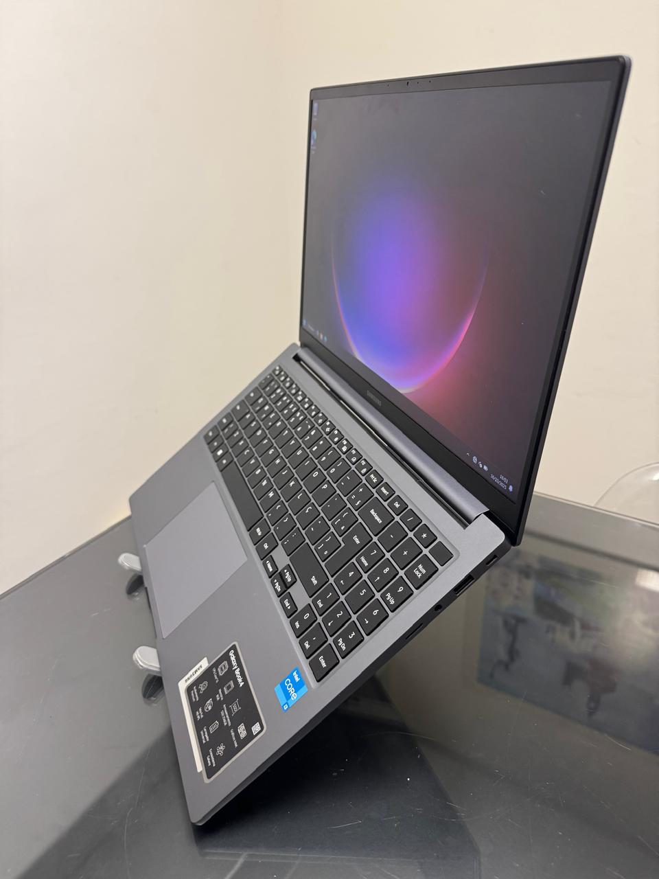 Notebook Samsung Galaxy Book 4 - i3-13°Gen - 8GB Ram - SSD 256GB Nvme - Completo - Imagem 4