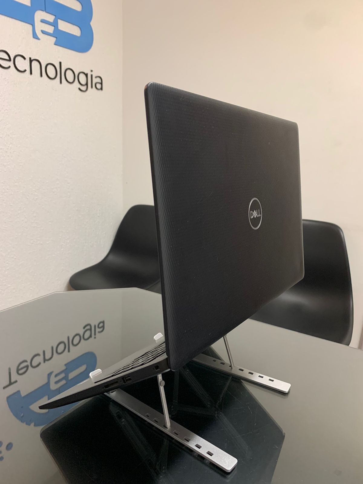 Notebook Dell - i7-8°Geração - RAM 16GB DDR4 - SSD 256GB Nvme- HDD 1 TB SATA - Rede 5G - Radeon 2GB Dedicado - Imagem 4