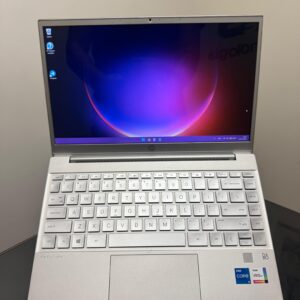 Notebook HP i5 - 11º Geração - SSD 256 GB - RAM 8 GB -Iris Xe Graphics- 13,3POLEGADAS