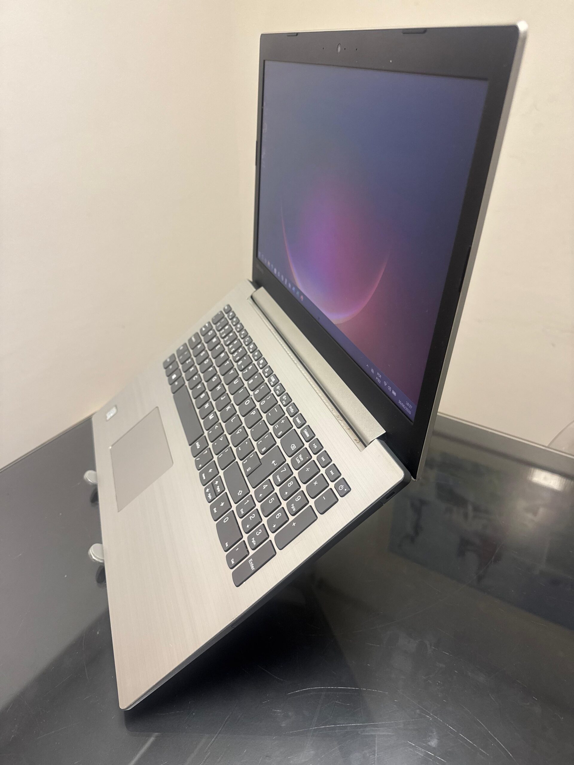 Notebook Lenovo Ideapad - i3-7°Geração - RAM 8GB DDR4 - SSD 120 GB Armazenamento - Rede 5G - 15P- Completo - Imagem 3