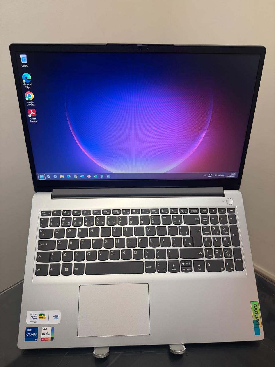 Notebook Lenovo ideapad 1 - i7-12°Gen - 12GB Ram - SSD 512GB Nvme - Iris Xe Graphics - 15,6 Polegadas - Completo