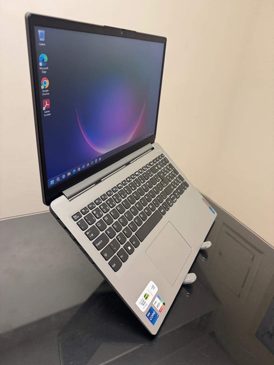 Notebook Lenovo ideapad 1 - i7-12°Gen - 12GB Ram - SSD 512GB Nvme - Iris Xe Graphics - 15,6 Polegadas - Completo - Imagem 2