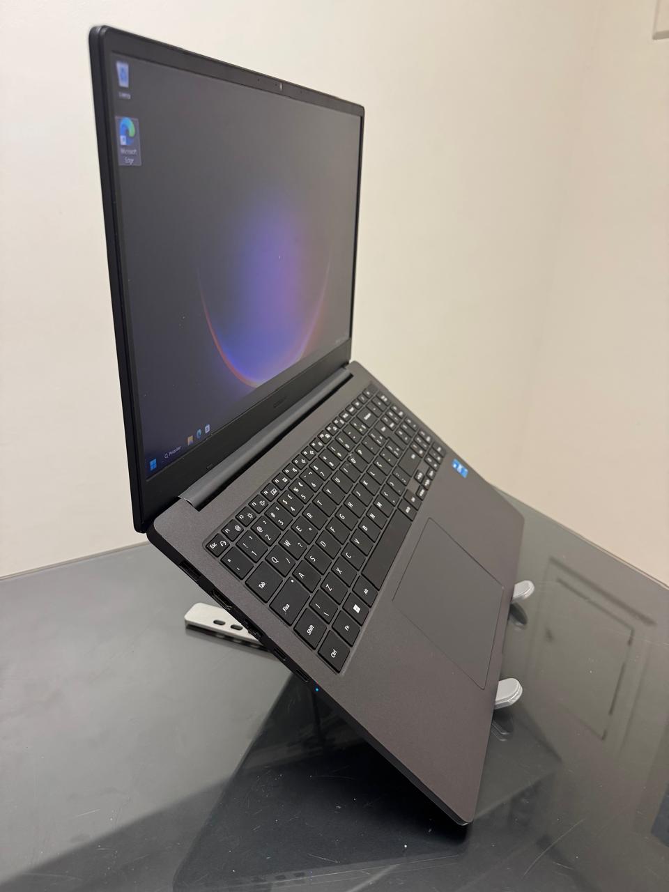 Samsung Galaxy Book 2 - i3-12°Gen - 8GB Ram - SSD 256GB Nvme - Rede 5G - 15 Polegadas -Intel Iris Xe - Imagem 2