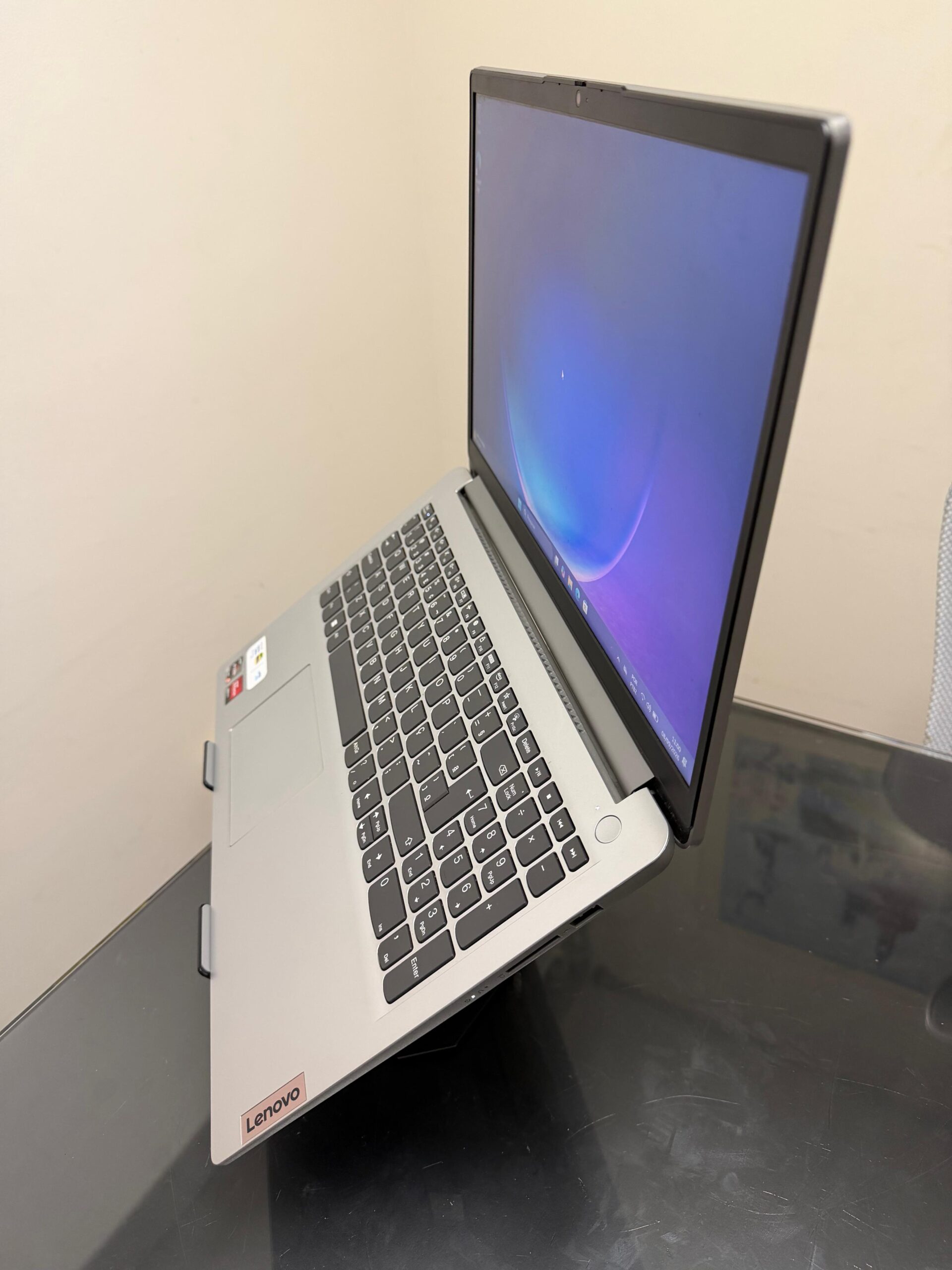 Notebook lenovo ideapad - Ryzen 5-Série 7 - 8GB RamDDR5- SSD 256GB Nvme - Radeon Dedicada-2GB- 15P - Imagem 3