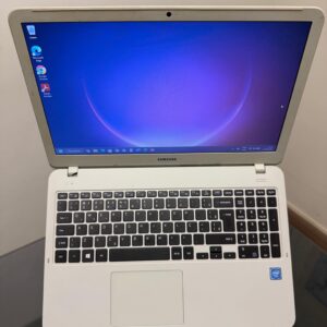 Notebook Samsung Essencial - Intel Celeron 9°- 8GB RAM DDR4- SSD128GB - 15P - Completo