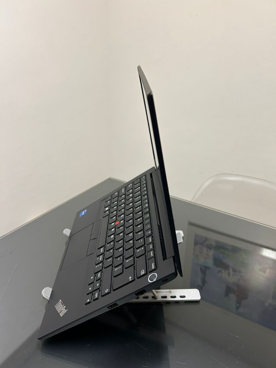 Notebook Lenovo TrinkPad - i7 - 11º - SSD 256 GB NVme- 16GB RAM - 14 Polegadas- Tela Full HD - Imagem 3